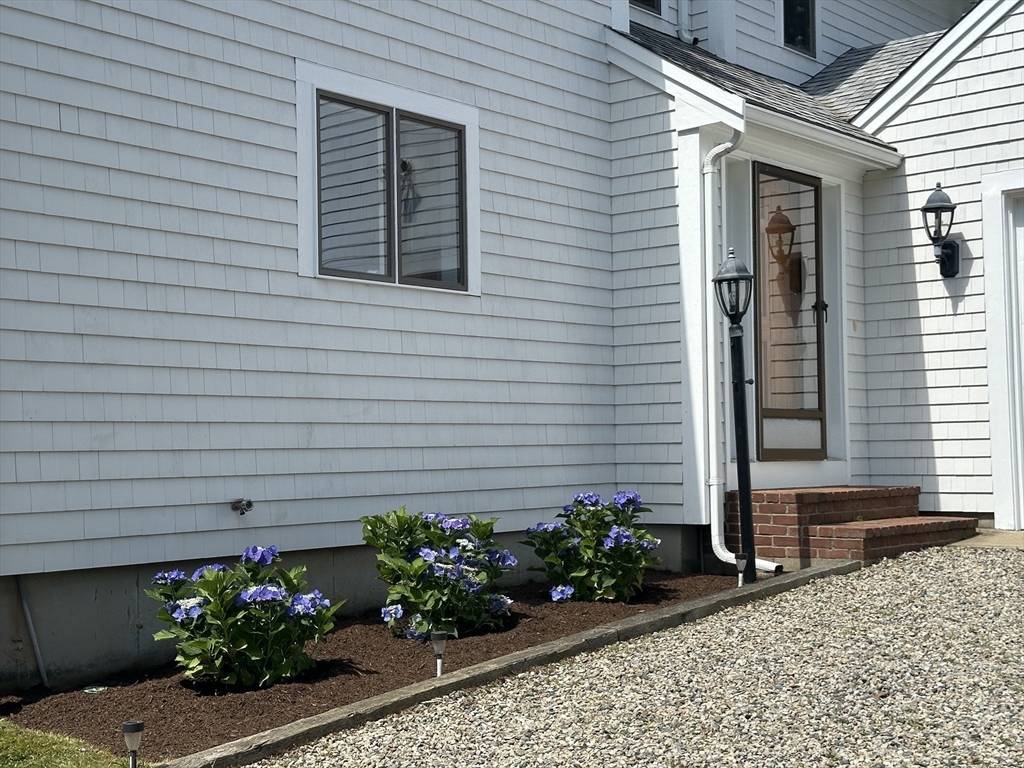 15 Beach St Falmouth, MA 02536