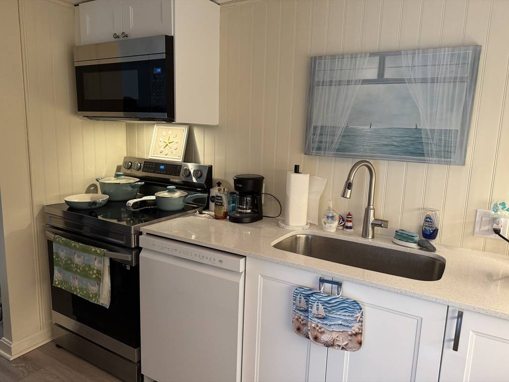 Weymouth, MA 02191,73 Broad Reach #M14C