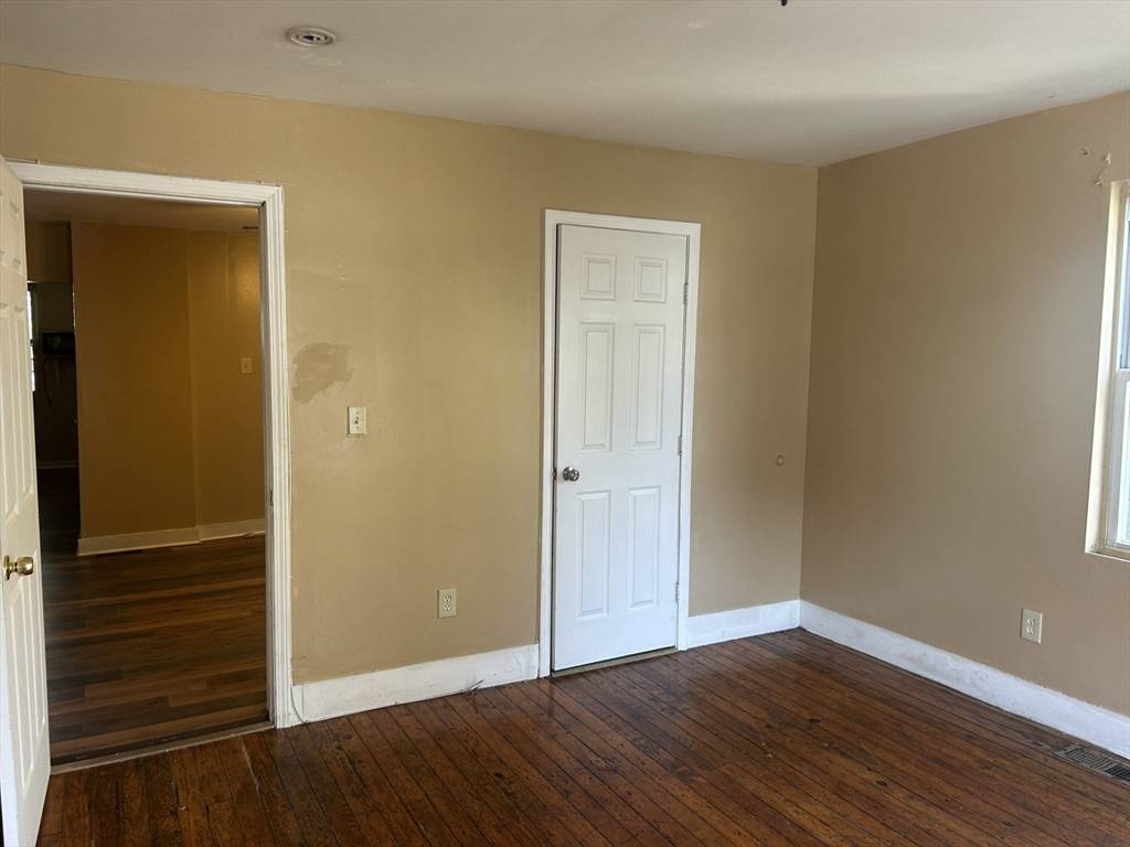 Lawrence, MA 01843,212 Farnham St #1