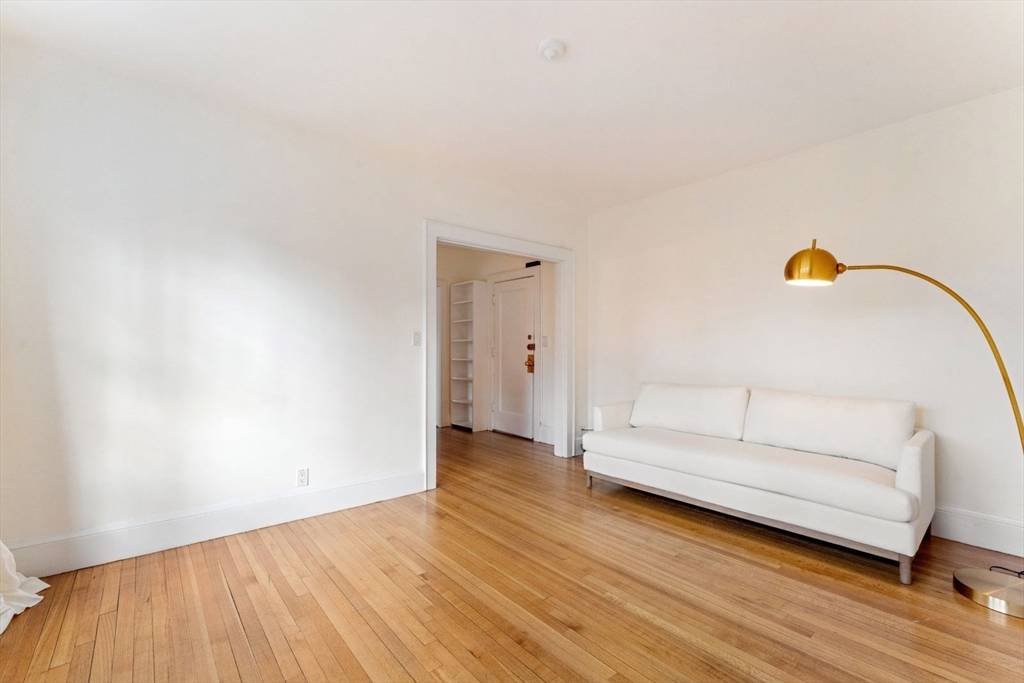 Cambridge, MA 02138,20 Concord Ave #6