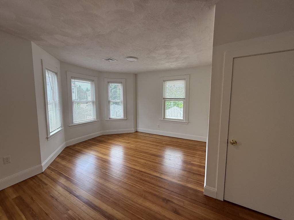 Watertown, MA 02472,13 Beechwood Ave #13