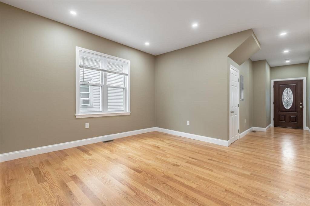 Malden, MA 02148,285 Charles St #2