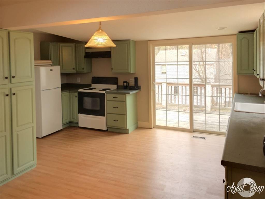 Groton, MA 01450,13 Hemlock Rd