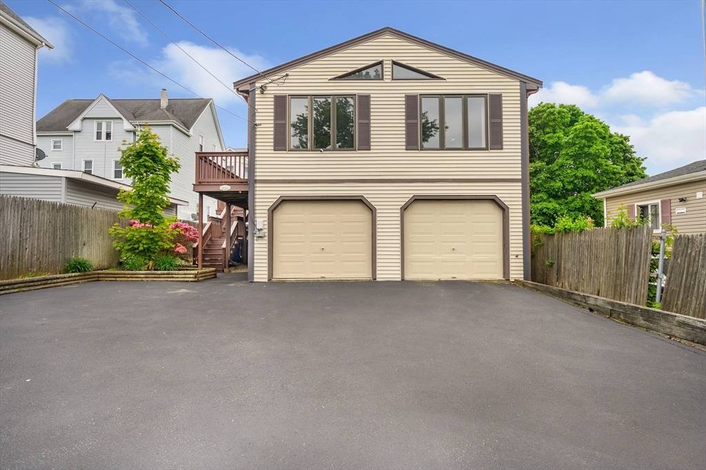 Fall River, MA 02724,709 Hicks St