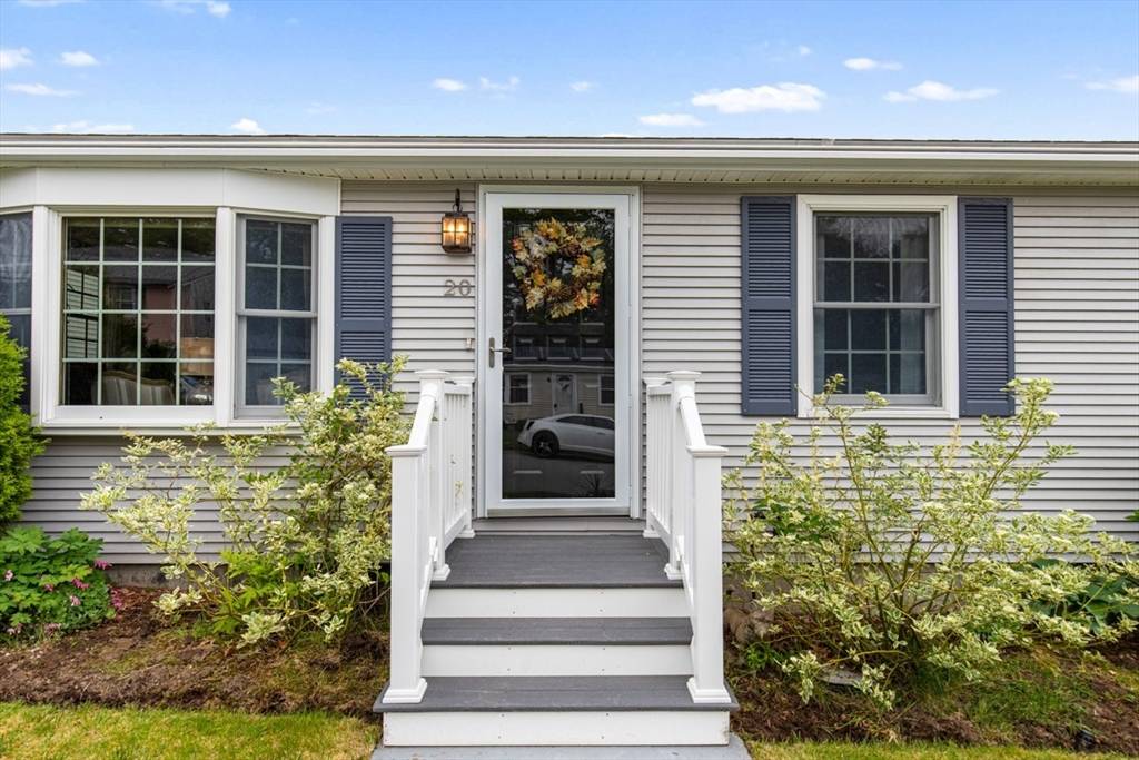 New Bedford, MA 02745,20 Maxine St