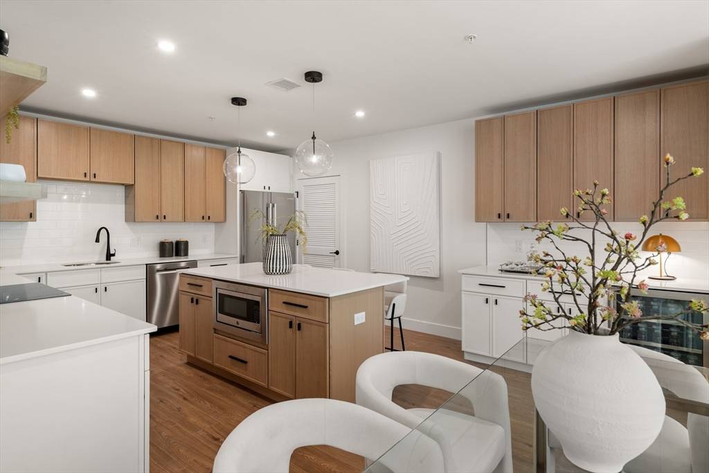 20 Audubon Way #208 Canton, MA 02021
