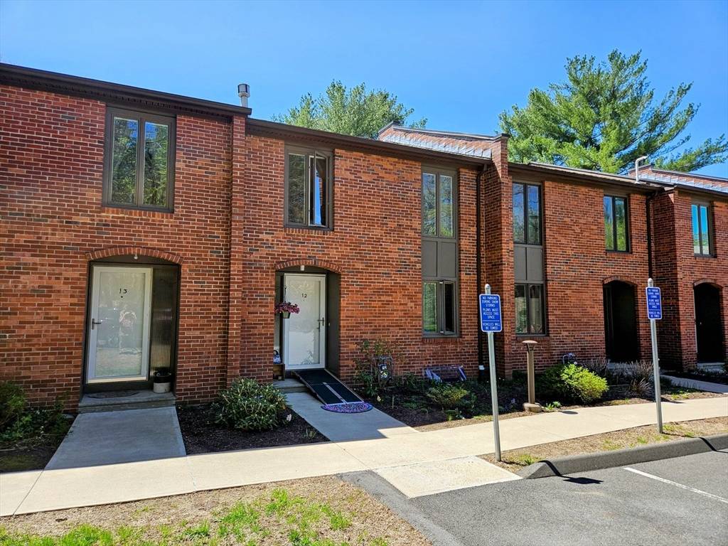 Amherst, MA 01002,12 Sutton Ct #12