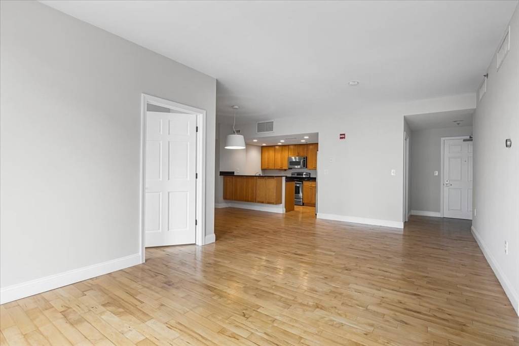 Brookline, MA 02445,110 Cypress St #PH8