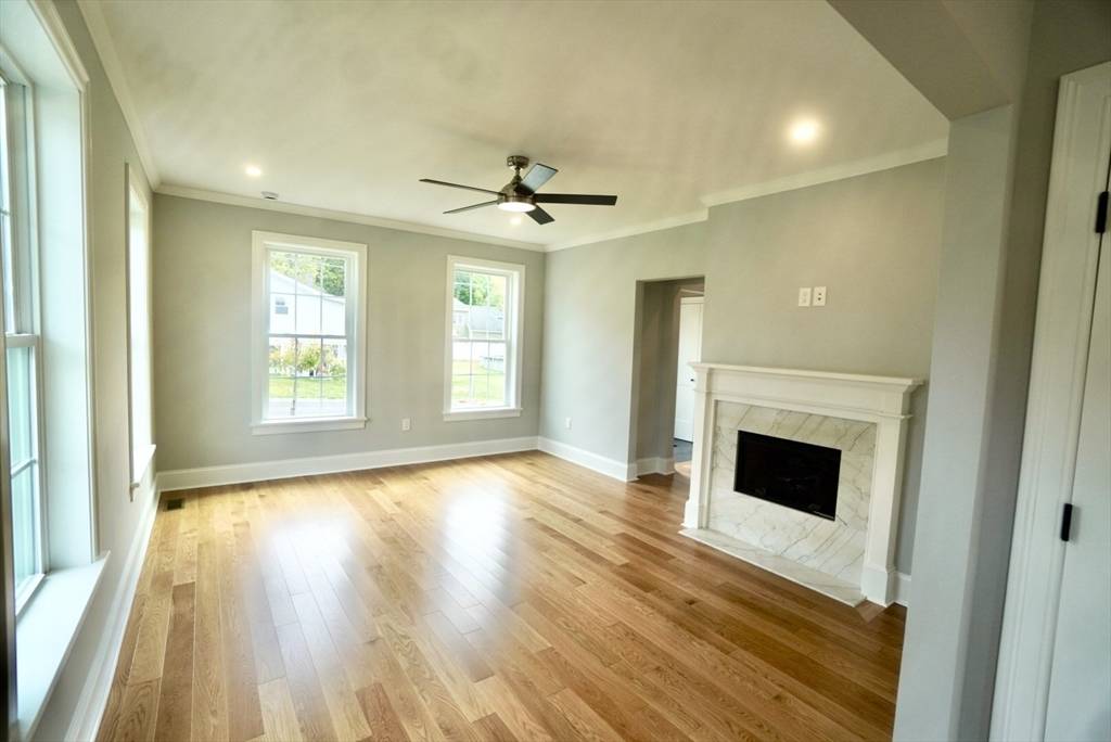 Amesbury, MA 01913,5 Moncrief #1