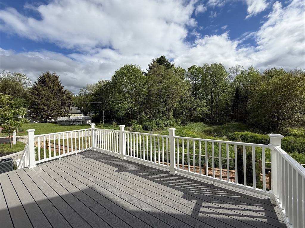 Amesbury, MA 01913,5 Moncrief #1
