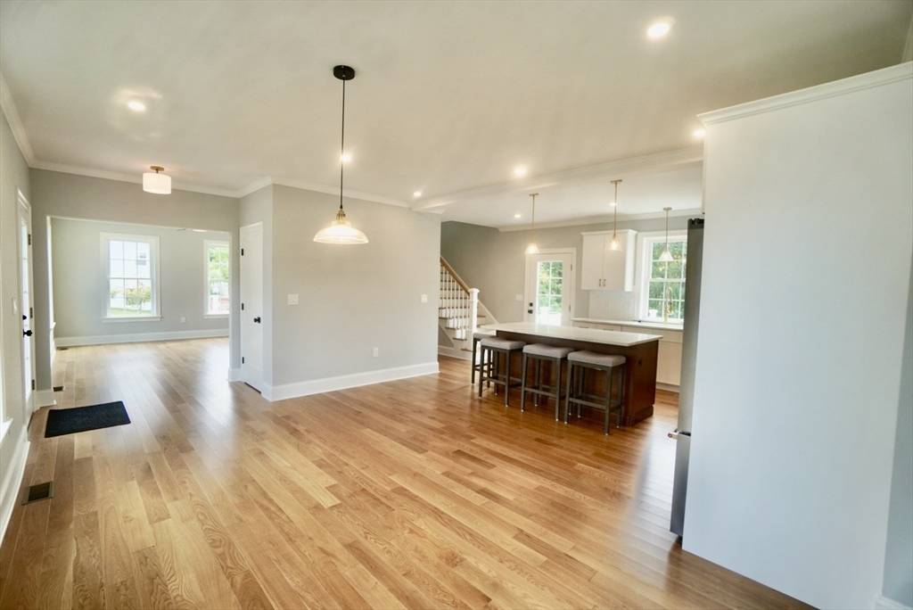 Amesbury, MA 01913,5 Moncrief #1