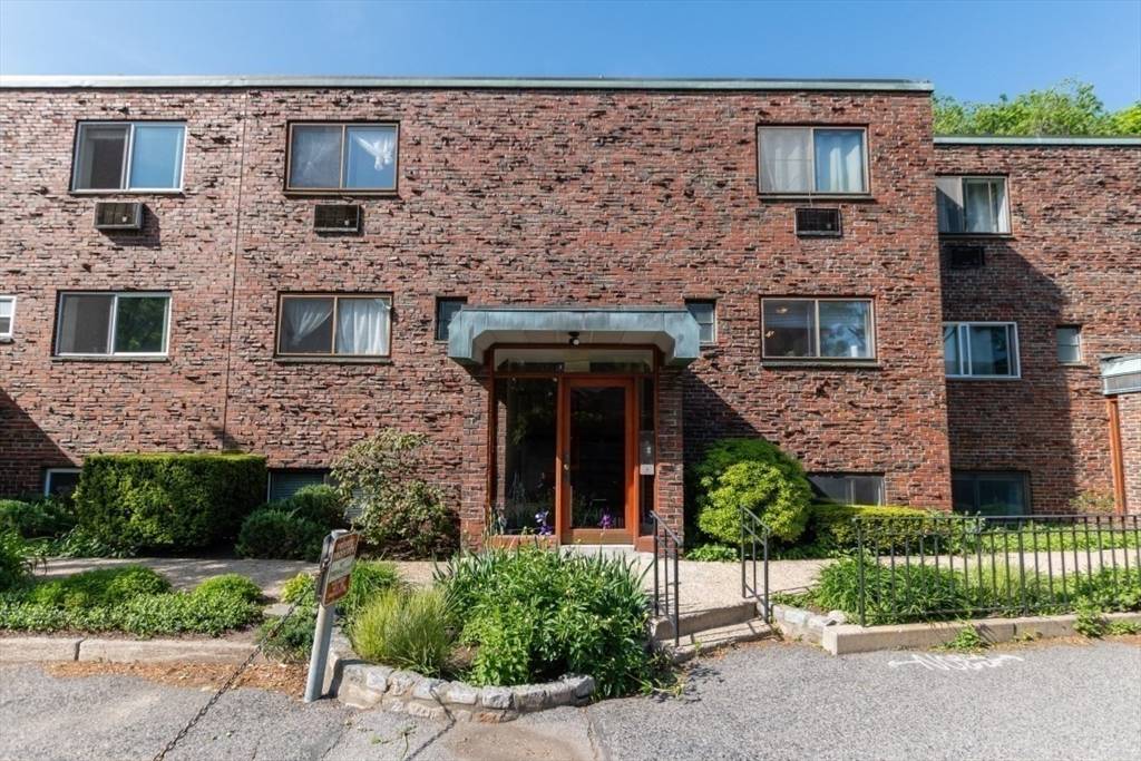 Brookline, MA 02445,57 Saint Paul St. #19