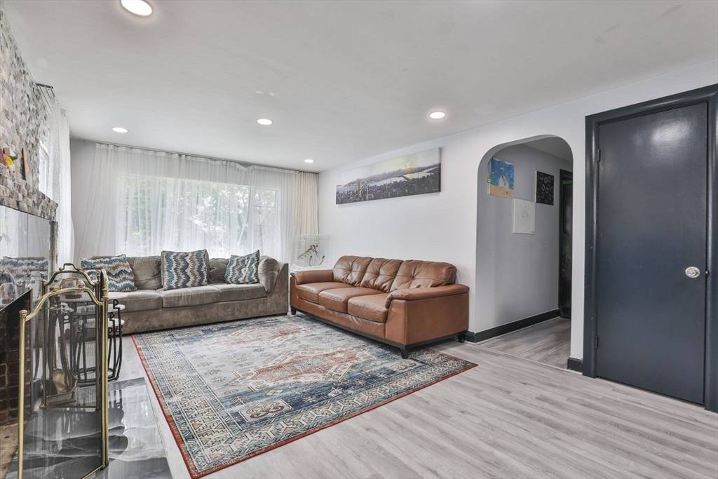 Lynn, MA 01902,35 Linden Ter