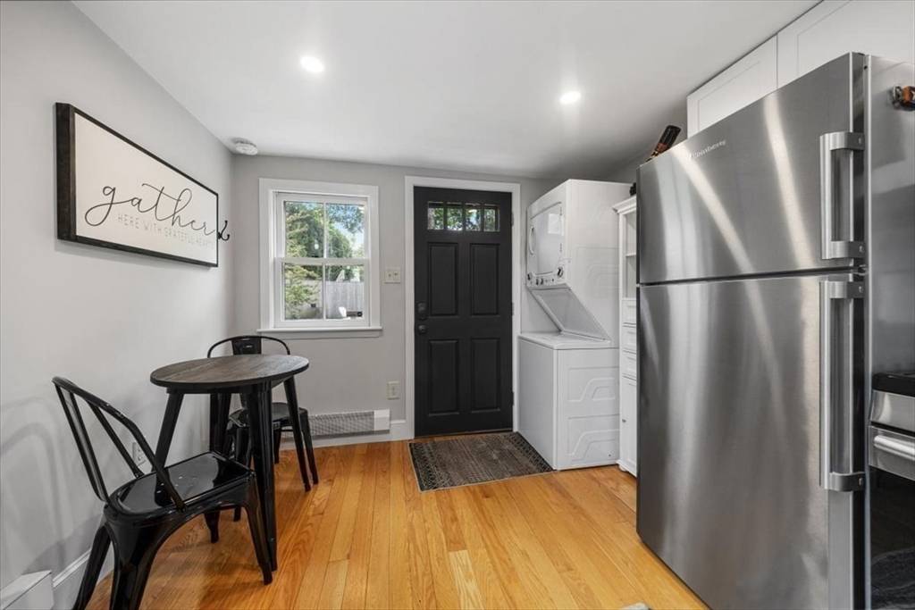 Hingham, MA 02043,176 South Street #3
