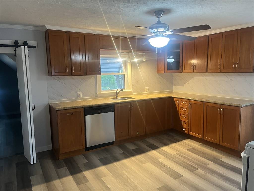 Leominster, MA 01453,35 Laurel St #2