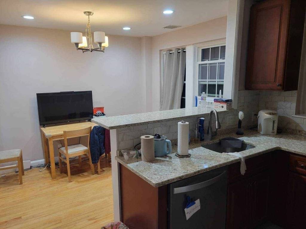 Newton, MA 02467,90 Boylston Street #4