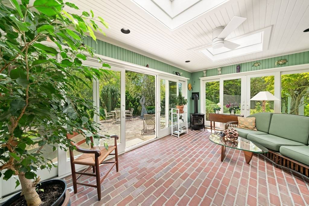 21 Fremont St Dartmouth, MA 02748