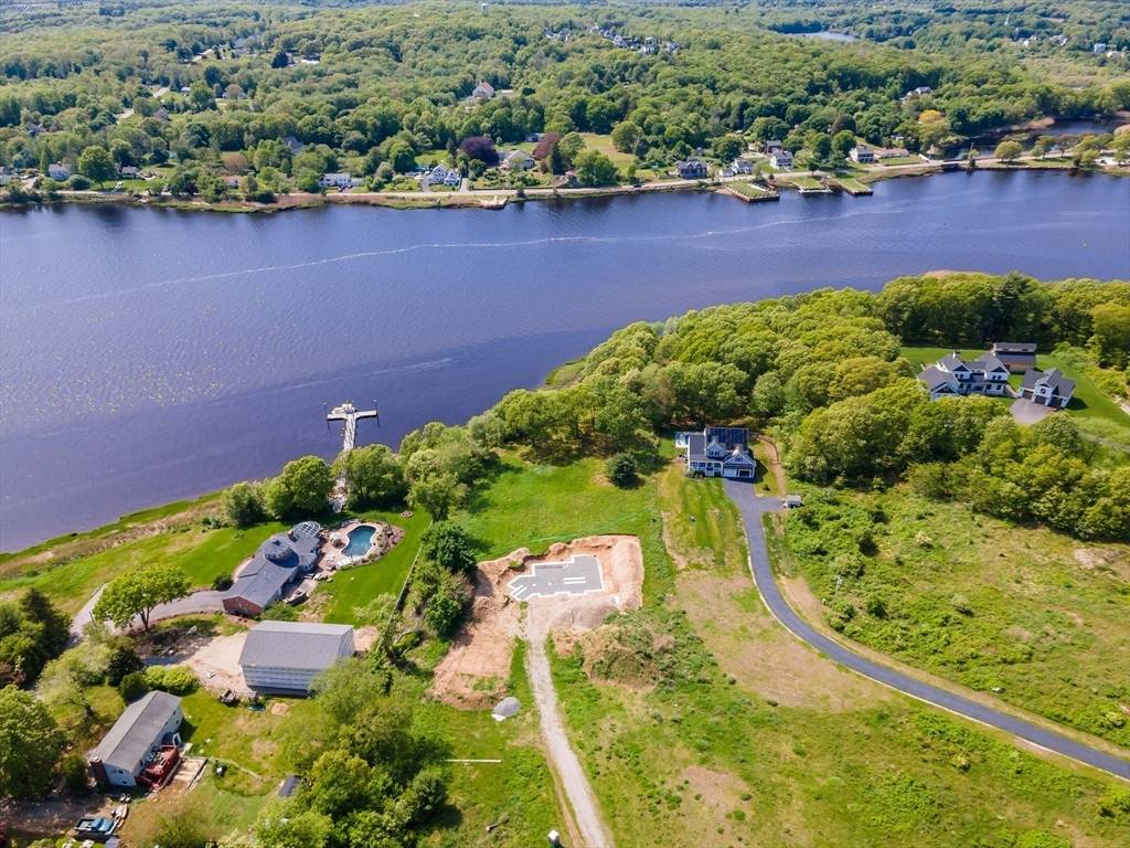 Berkley, MA 02779,10 Ferry Lane