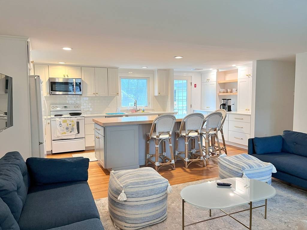 Mattapoisett, MA 02739,19 Oakland Street #SUMMER