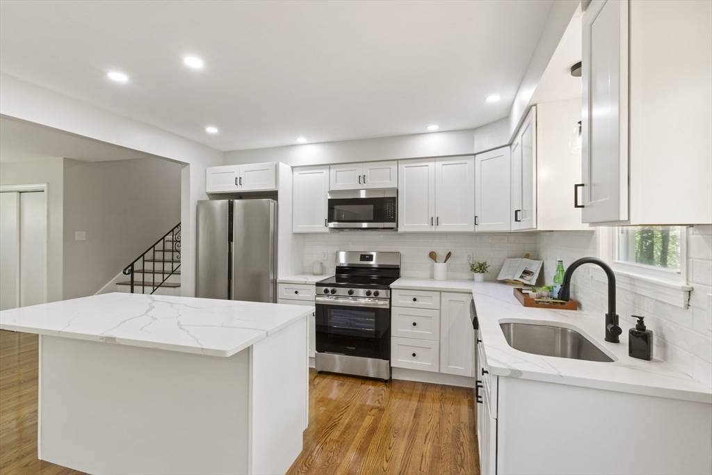 Mansfield, MA 02048,50 Oak St