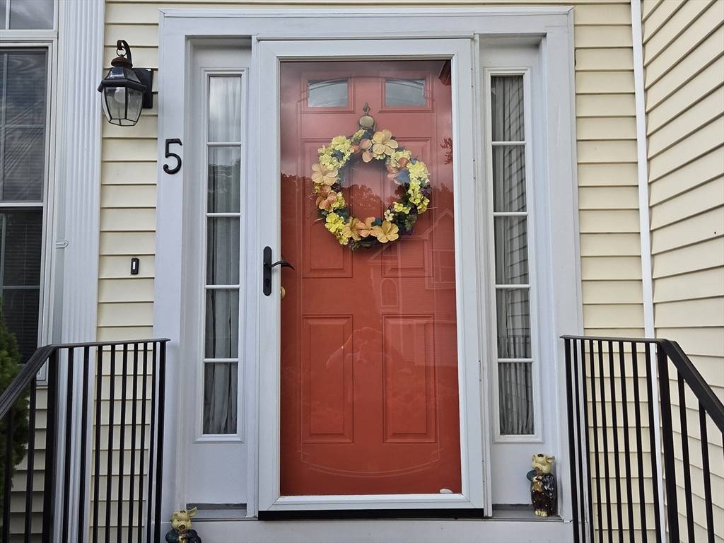 Milford, MA 01757,5 Zain Circle #5