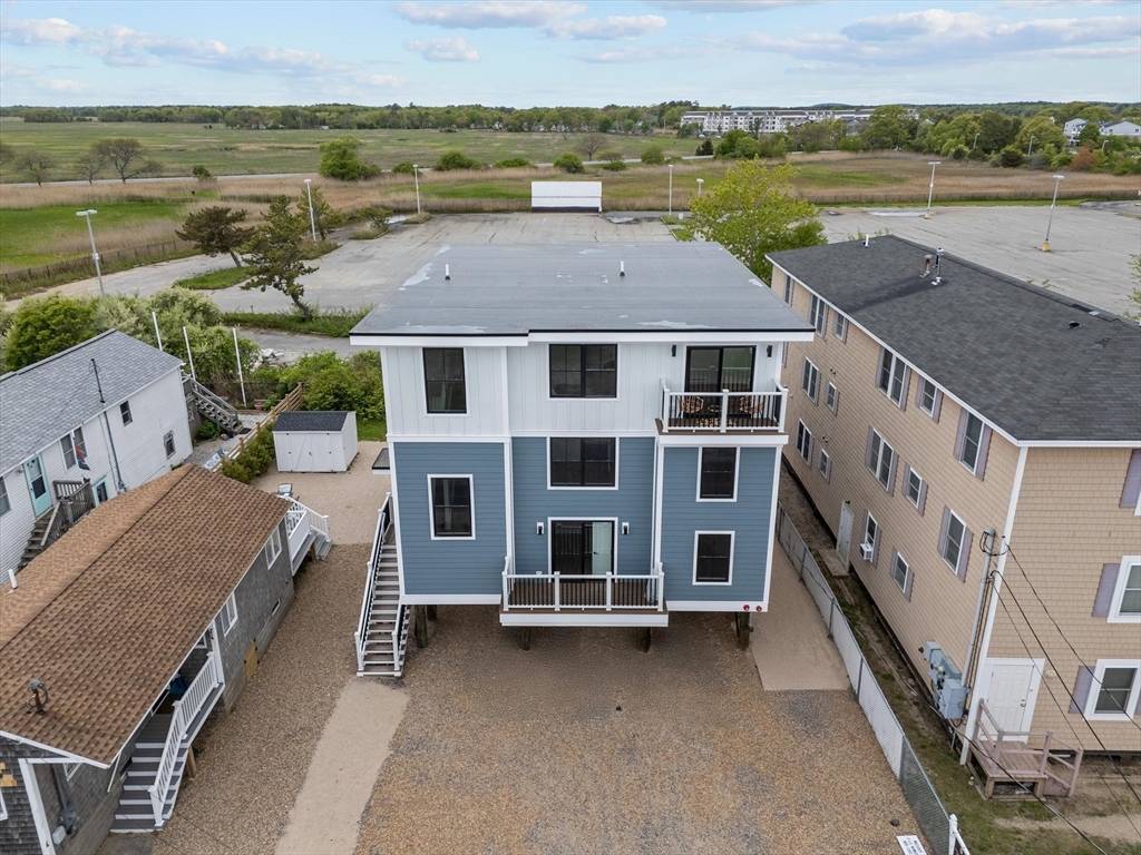 Salisbury, MA 01952,30 Cable Ave #2