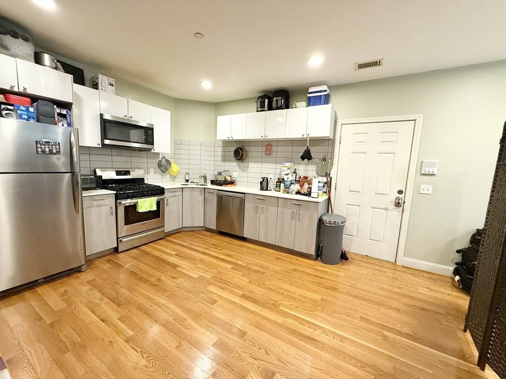 Boston, MA 02119,299 Dudley St #6