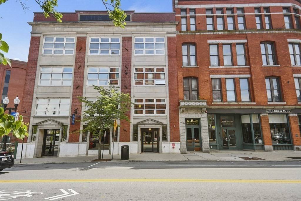 Lowell, MA 01852,17 Kearney Sq #305