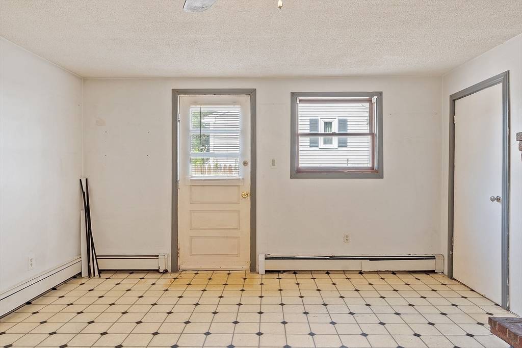 Gloucester, MA 01930,22 Taylor St #1