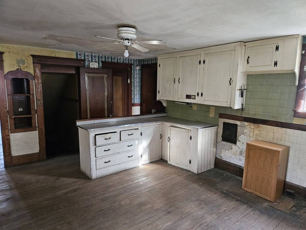 Holyoke, MA 01040,461 Northampton St