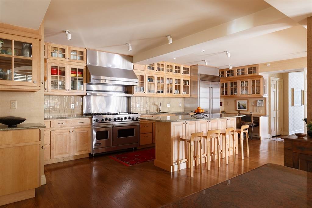 Boston, MA 02116,172 Beacon Street #4