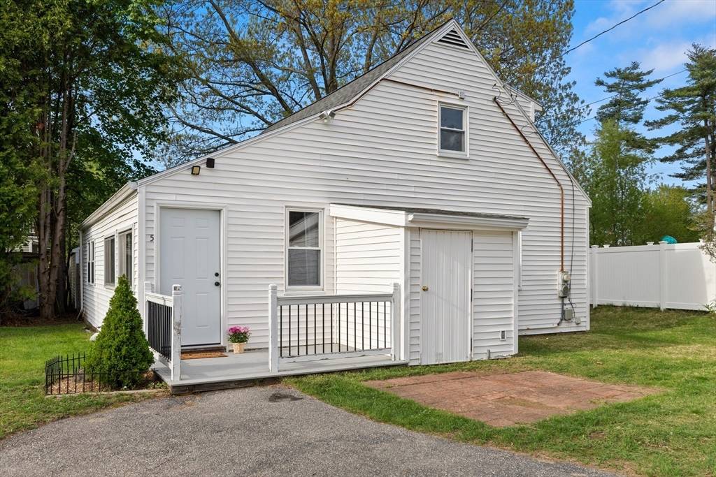 Salem, NH 03079,5 Field Avenue