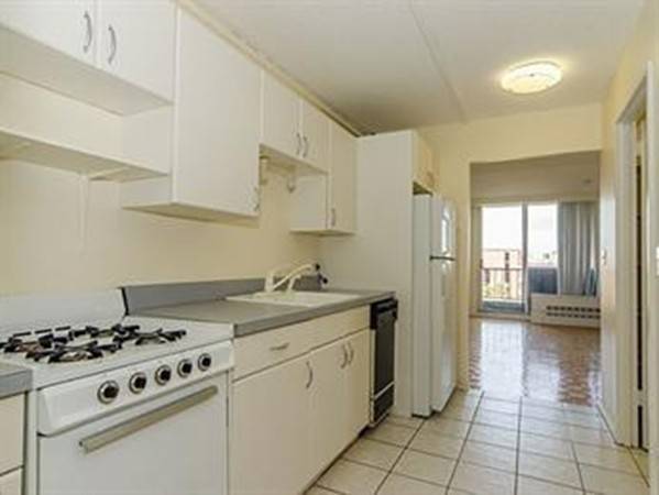 Brookline, MA 02445,44 Washington St. #913