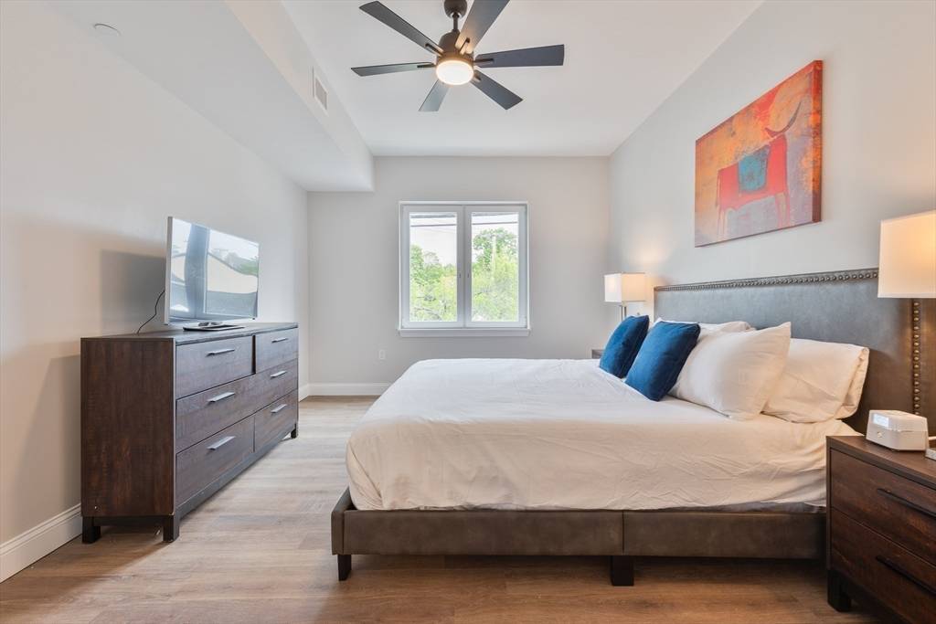Quincy, MA 02169,279 Willard #302