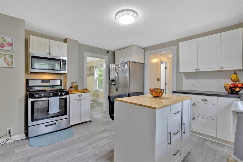 Sharon, MA 02067,18 Ames Street