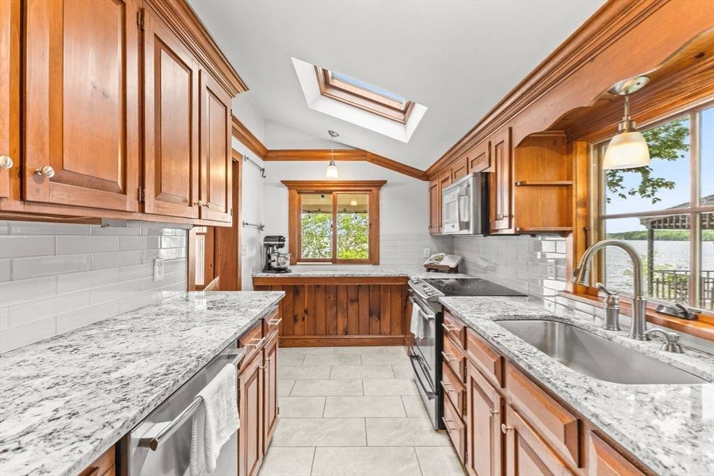 Lakeville, MA 02347,13 Pine Bluff