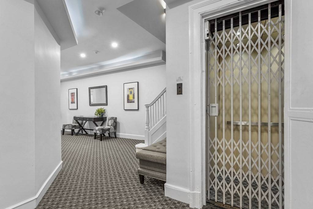 Boston, MA 02116,125 Beacon Street #5