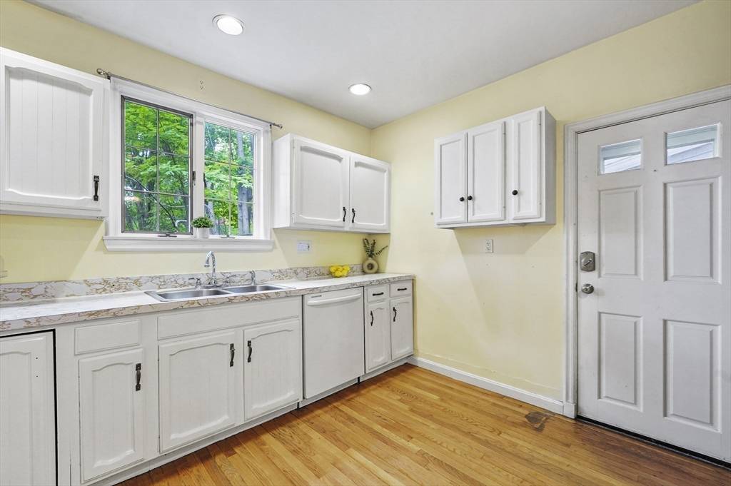 Newton, MA 02459,20 Willow Street