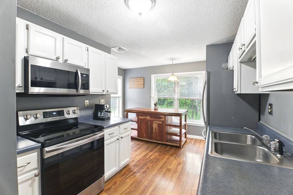 Springfield, MA 01129,59 Castlegate Dr. #B