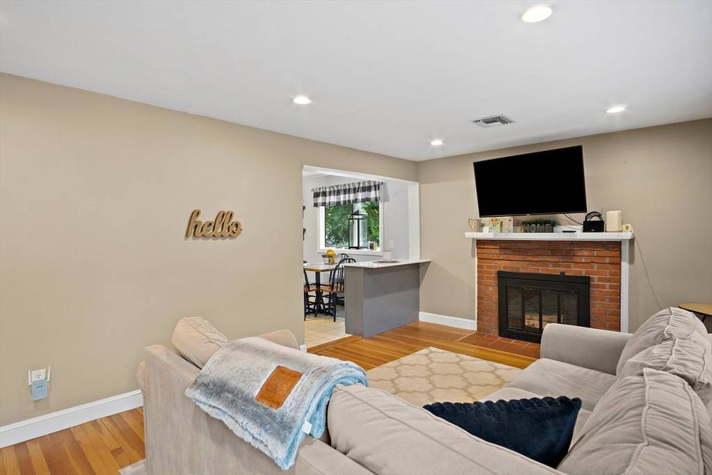 Woburn, MA 01801,7 Karen Road