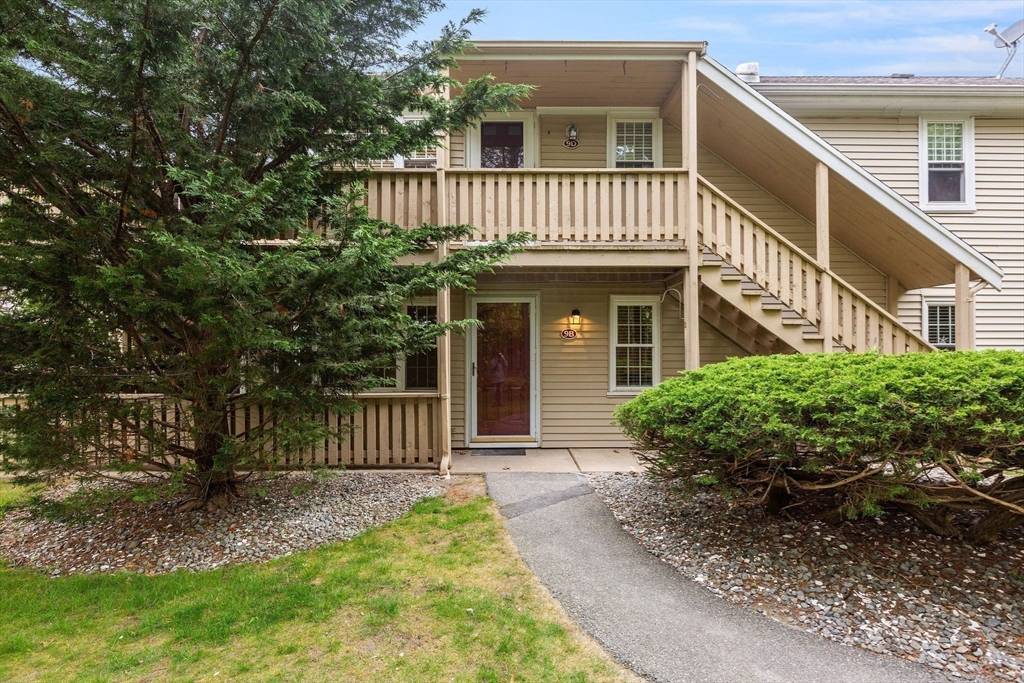 Barnstable, MA 02601,1029 Iyannough Road #9B