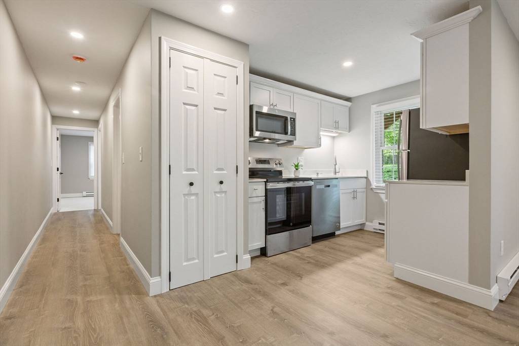 Barnstable, MA 02601,1029 Iyannough Road #9B