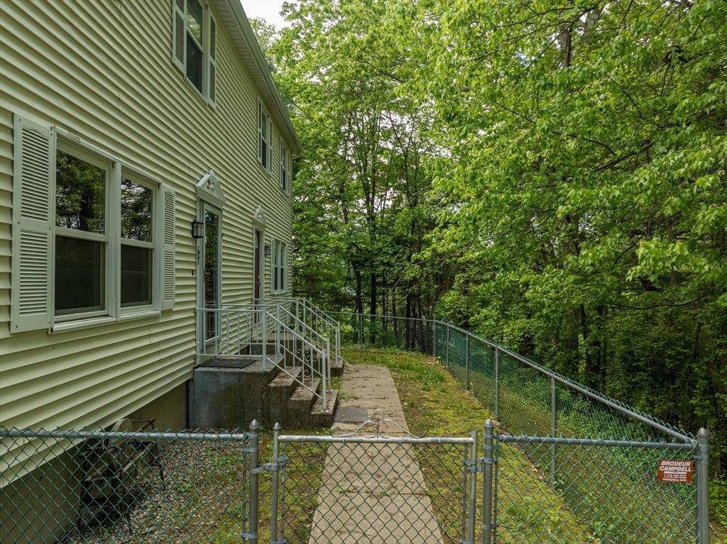 Palmer, MA 01079,65-67 Summer St