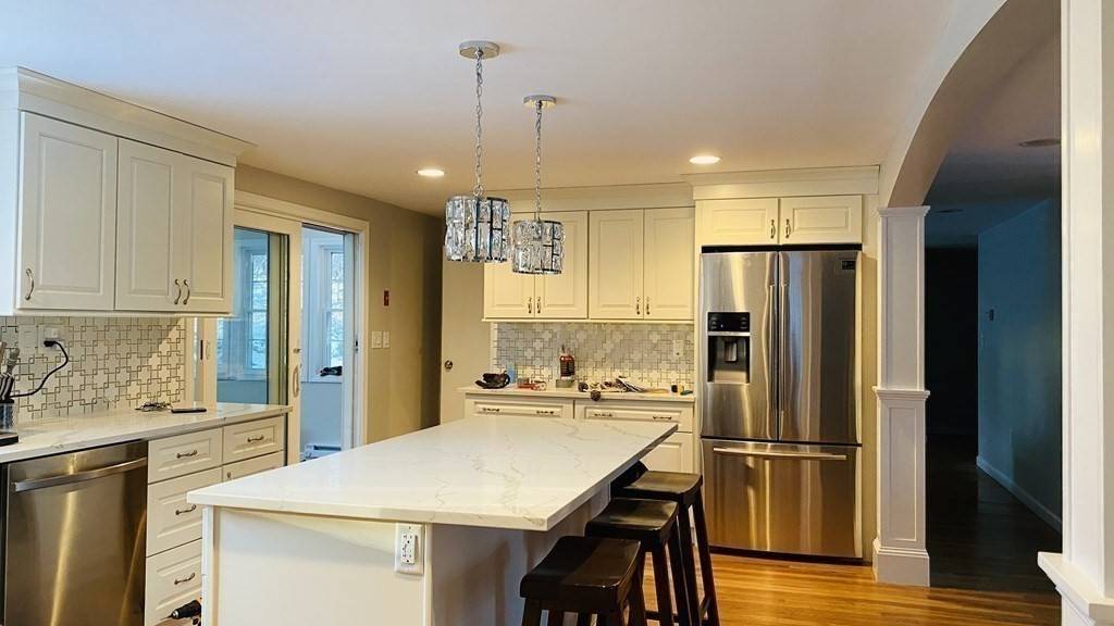 Wellesley, MA 02481,29 Burke Ln