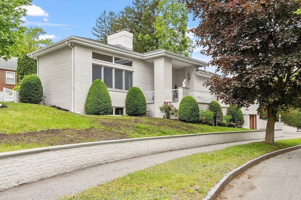 Medford, MA 02155,0 E Border Cir