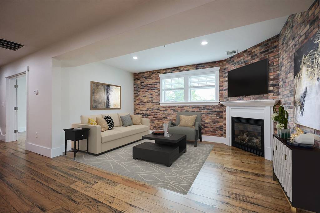 76 Court #12 Plymouth, MA 02360