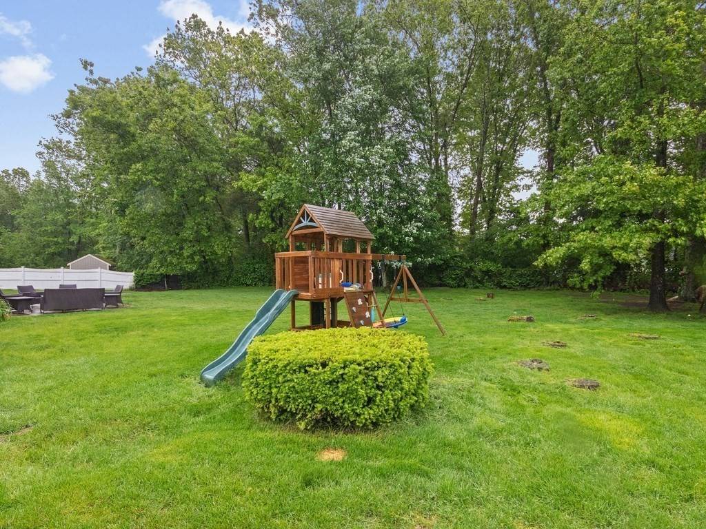48 Twin Brook Lane Taunton, MA 02780