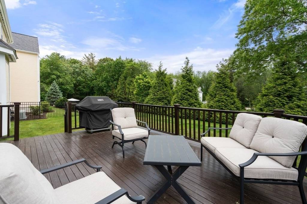 North Attleboro, MA 02760,33 Garrett Rd