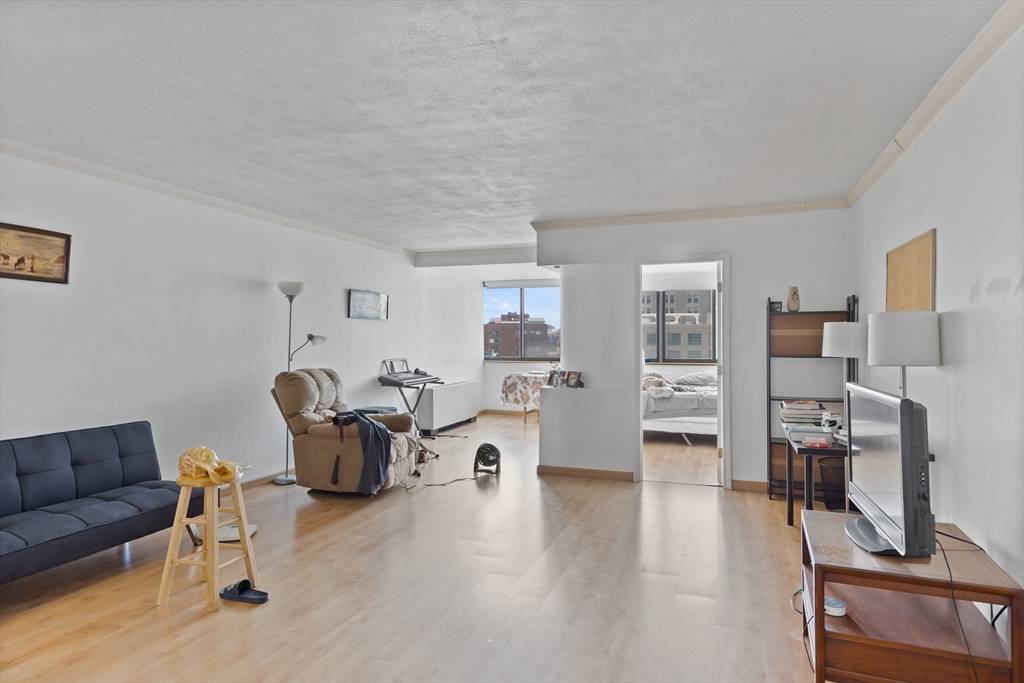 Boston, MA 02114,8 Whittier Pl #14G