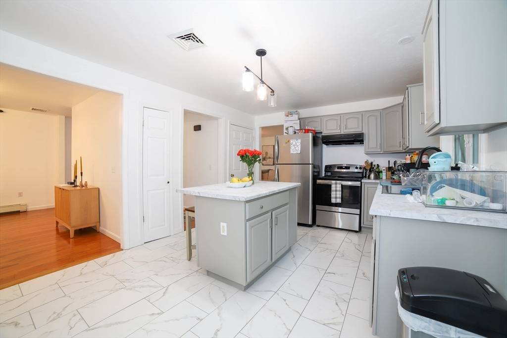 Shrewsbury, MA 01545,21 Eaton Ave #A